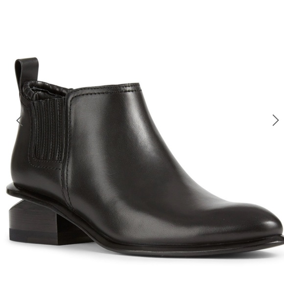 Alexander Wang “Kori” ankle boot.  Black leather. Size 9. Mint condition. - Picture 2 of 6